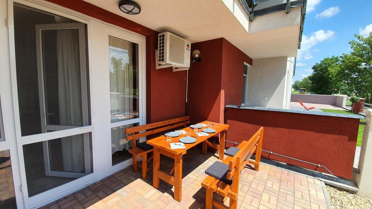 Aqua Apartman Tiszaujvaros Exterior photo