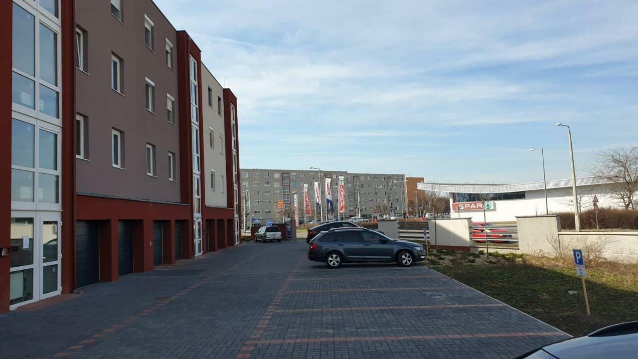 Aqua Apartman Tiszaujvaros Exterior photo